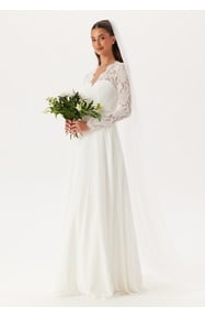 Bubbleroom Occasion  Scallop V-Neck Lace Gown