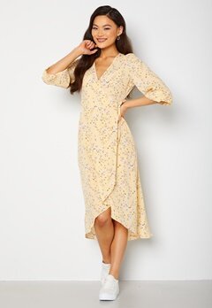 Happy Holly Ria high low dress Light yellow / Patterned bubbleroom.fi