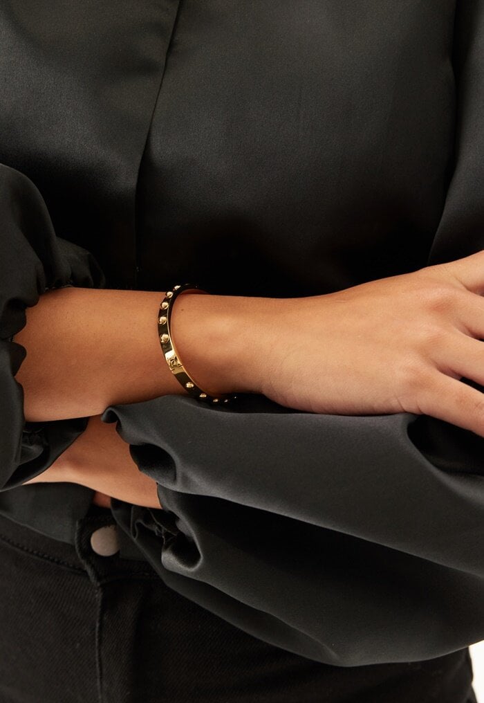 BY JOLIMA Fiona Dot Bangle Gold