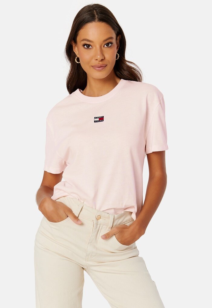 TOMMY JEANS Badge Tee