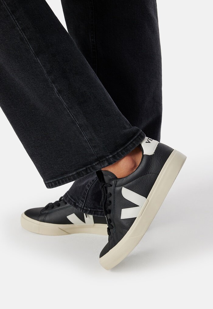 VEJA Campo Sneakers